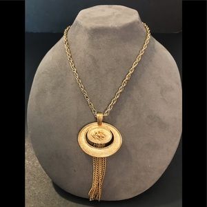Vtg Avon Gold Rope Chain Necklace w/ Oval Pendant